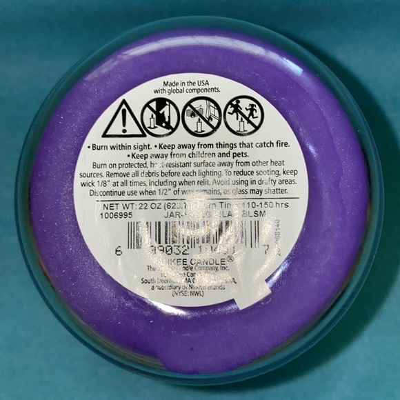 YANKEE Lilac Blossoms 22 oz. CANDLE RARE 
SCENT - Picture 4 of 6